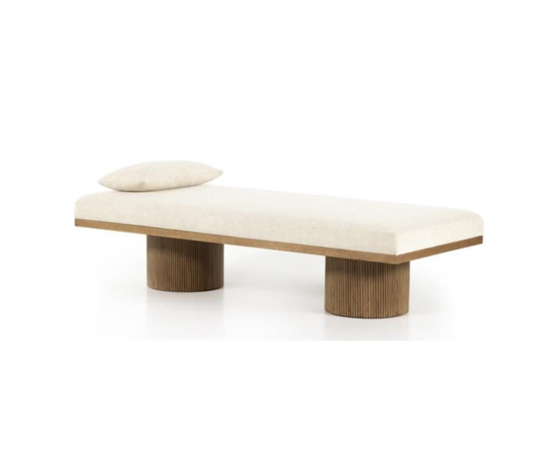 JAKOBI CHAISE-THAMES CREAM